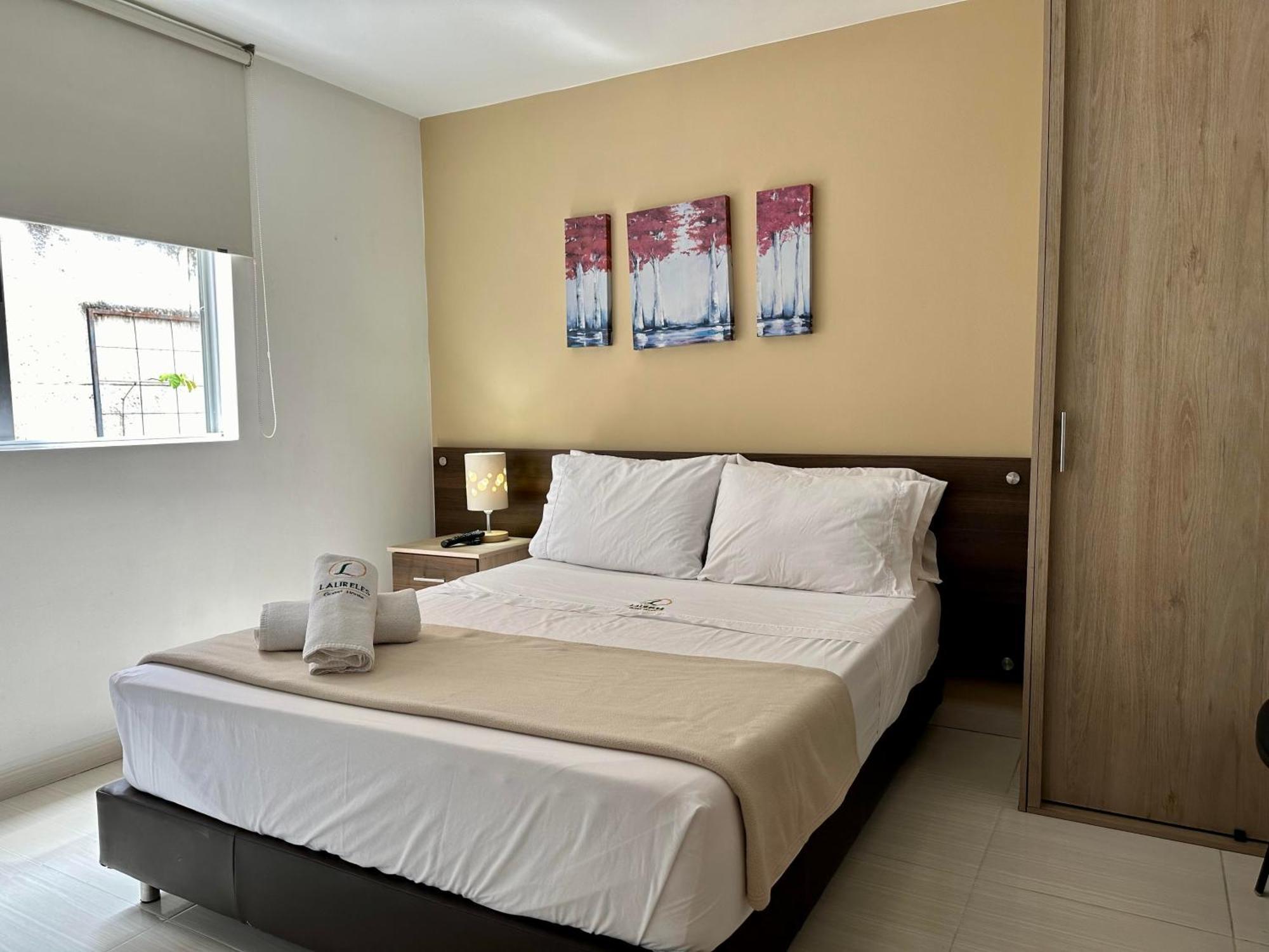 Laureles Guest House Lgh Hotel Medellin Exterior photo