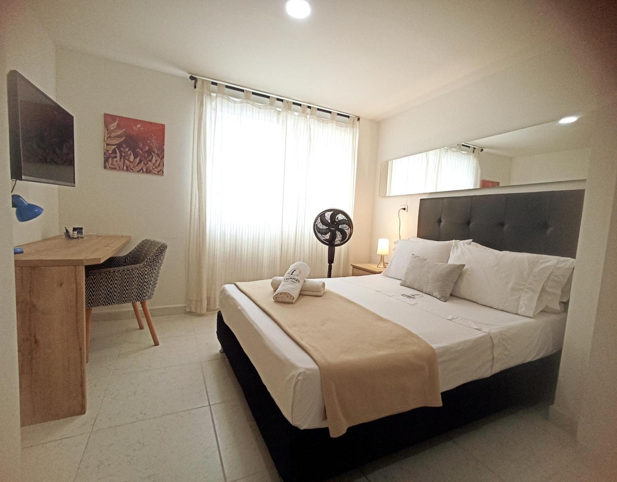 Laureles Guest House Lgh Hotel Medellin Exterior photo