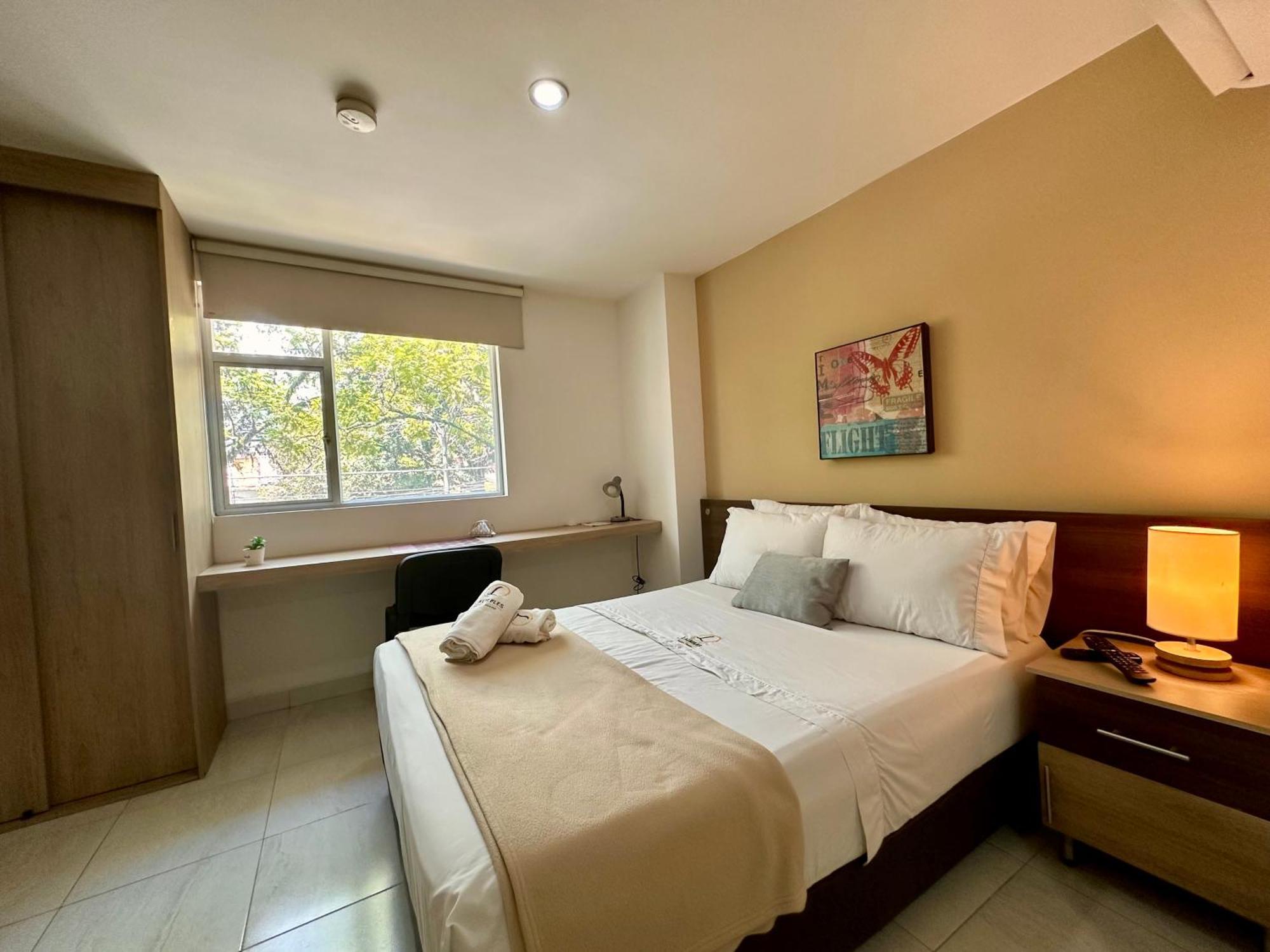 Laureles Guest House Lgh Hotel Medellin Exterior photo