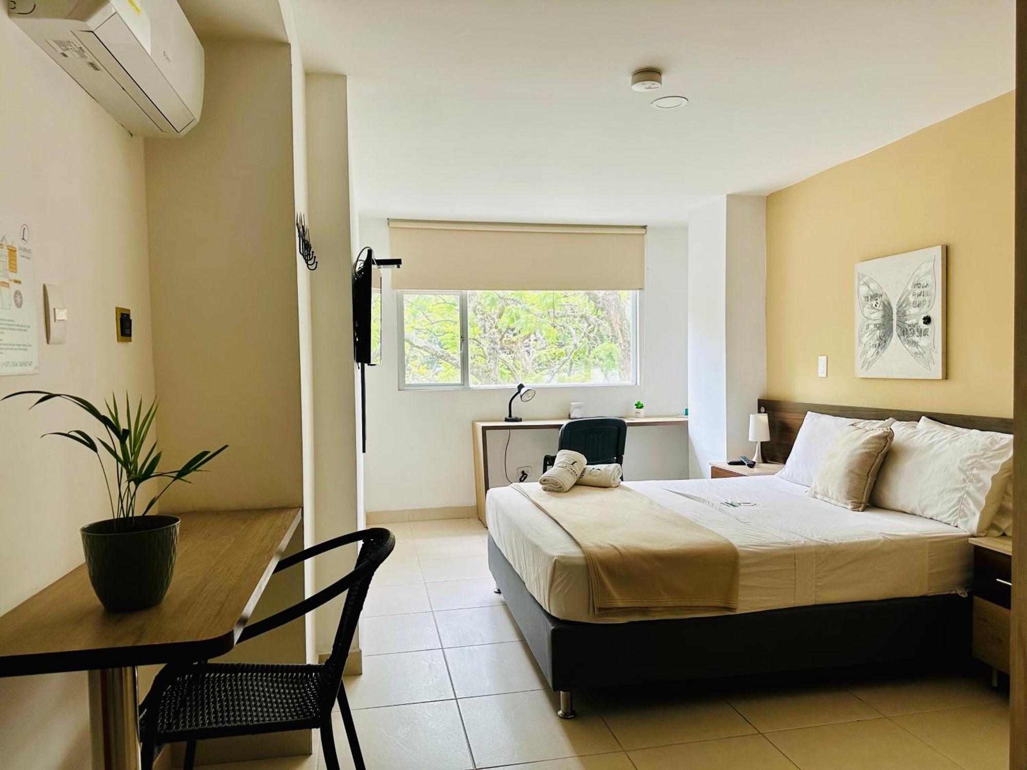 Laureles Guest House Lgh Hotel Medellin Exterior photo